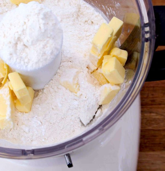 Making shortcrust pastry in a Food Processor