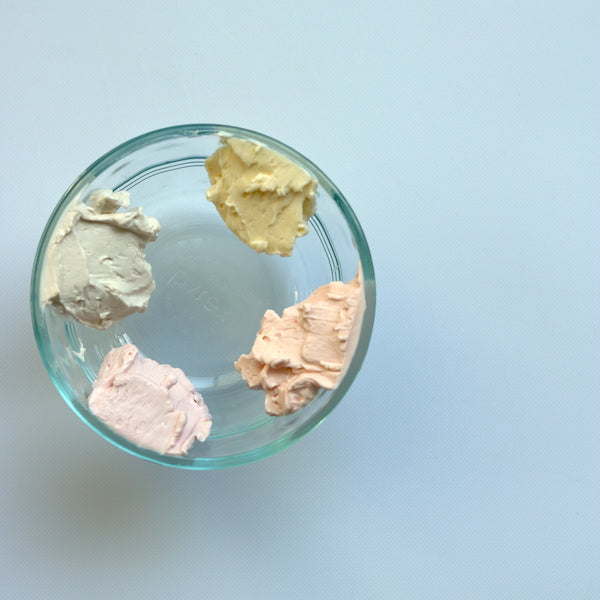 Colouring Buttercream | baking tips | BakeClub