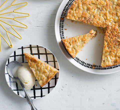 Caramel Almond Cake (Toscakake)
